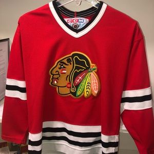 Chicago black hawks hockey jersey. Boys L/XL